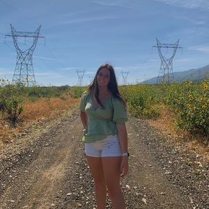 Meet your Posher, Amelia